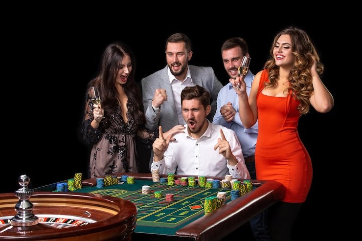 Tampilan meja European Roulette langsung dengan dealer dan antarmuka penempatan taruhan barcodetoto